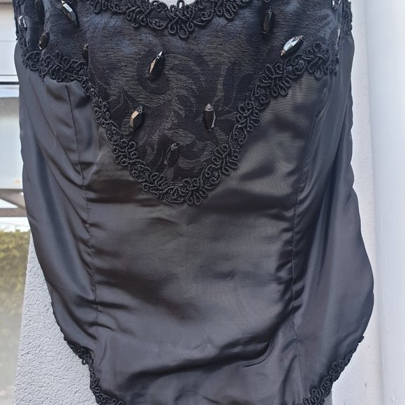 Corset and full length skirt - Picture 8 of 10